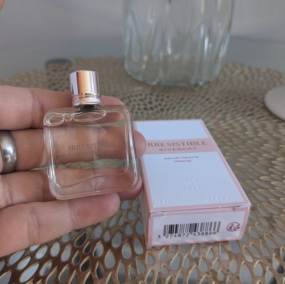 Givenchy mini - Picture 2 of 2